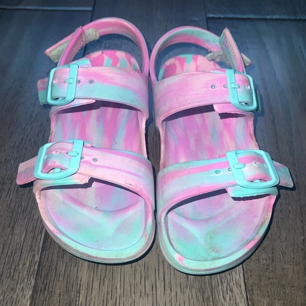 Girls cotton candy tie-dye color buckled flat gladiator like sandals